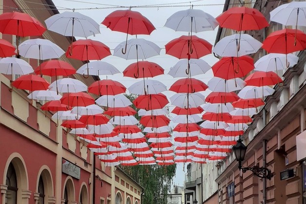Kolejne parasolki ozdobiły centrum miasta
