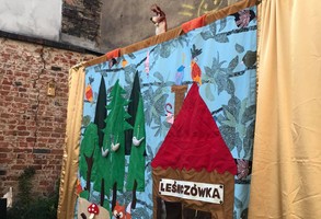 Czwarty Sąsiedzki Teatr Podwórkowy przy ul. Niepodległości